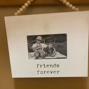 White 'Friends Forever' Photo Frame